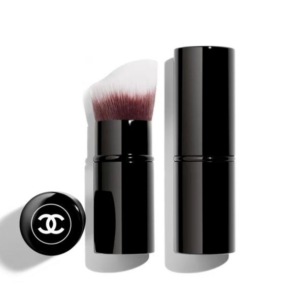 Chanel Retractable Foundation Brush Angled Brush - Picture 7 of 7